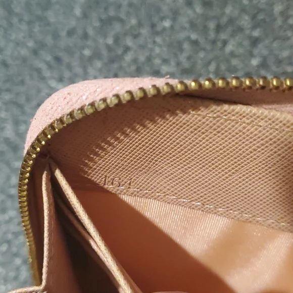 Prada Saffiano Zippy Wallet - Picture 3 of 14